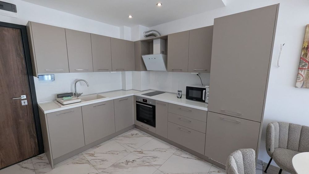 Дава се под наем Двустаен апартамент в София, Хладилника - 56 кв.м за 850 € - Снимка #6