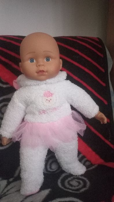 Bebelus îmbrăcat în oita