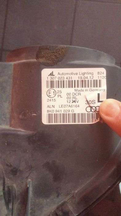 Far Audi A4 B9 bixenon-geam spart