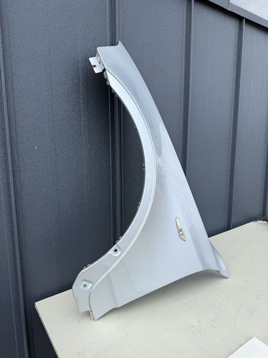 Aripa stanga BMW X3 E83 blach saphire 475/aripa dreapta cu defect