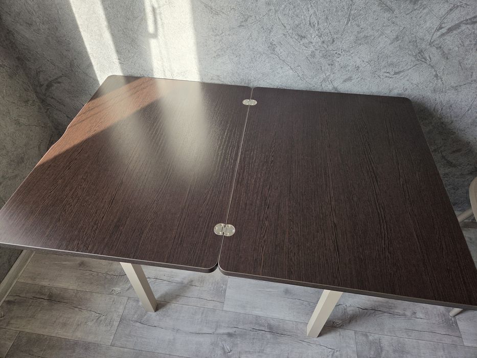 Продам кухонный стол