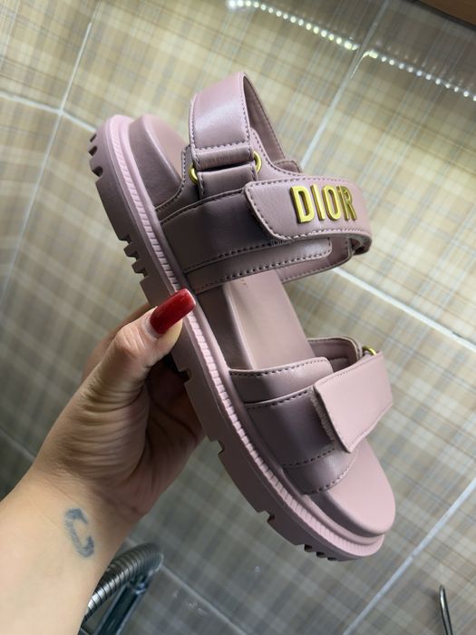 Женские сандали от Dior