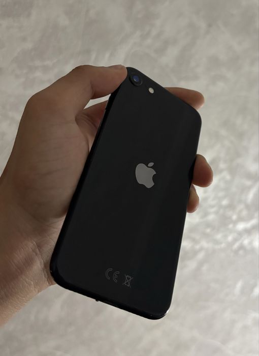 Продаю iPhone SE 2020, 64 ГБ, чёрный.