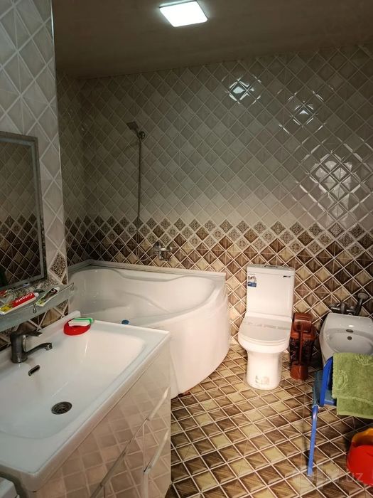Xovli 2.35 sotih 7 xonadan iborat