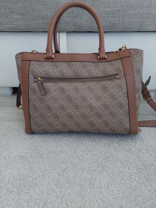 Дамска чанта Guess