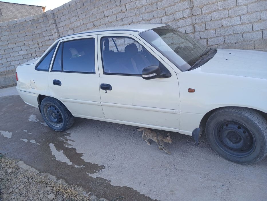 Nexia 2 mashina sotiladi