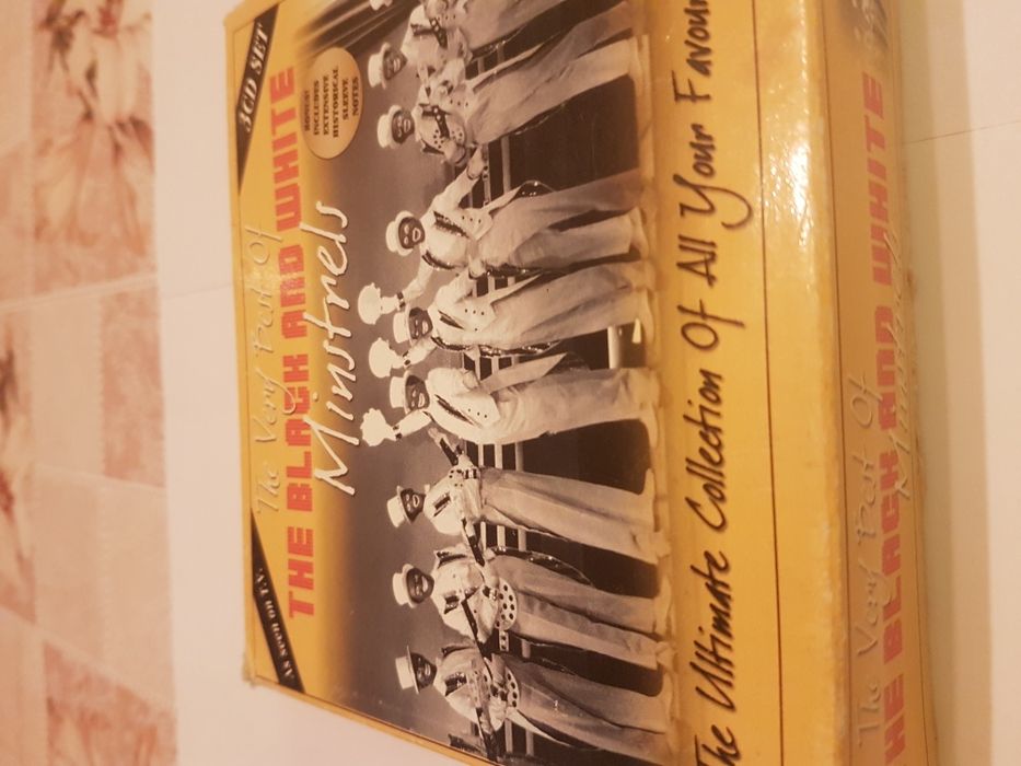 Троен CD set на the Black and White