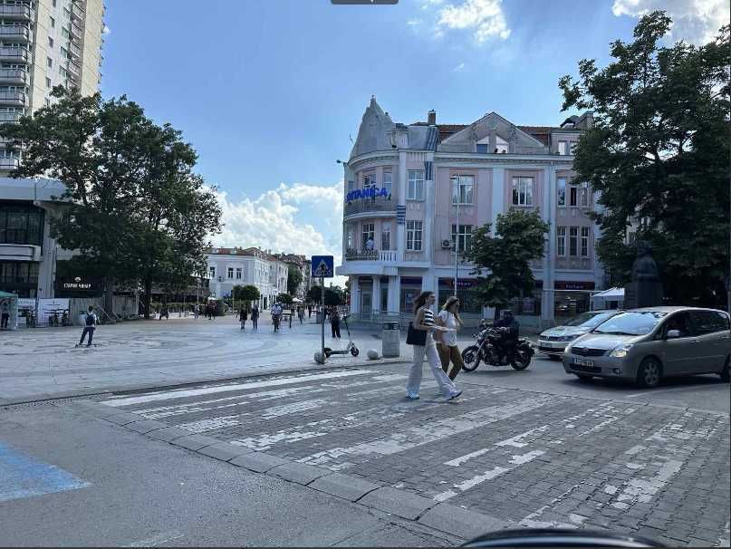 Дава се под наем Офис в Варна, Център - 42 кв.м за 1275 € - Снимка #3