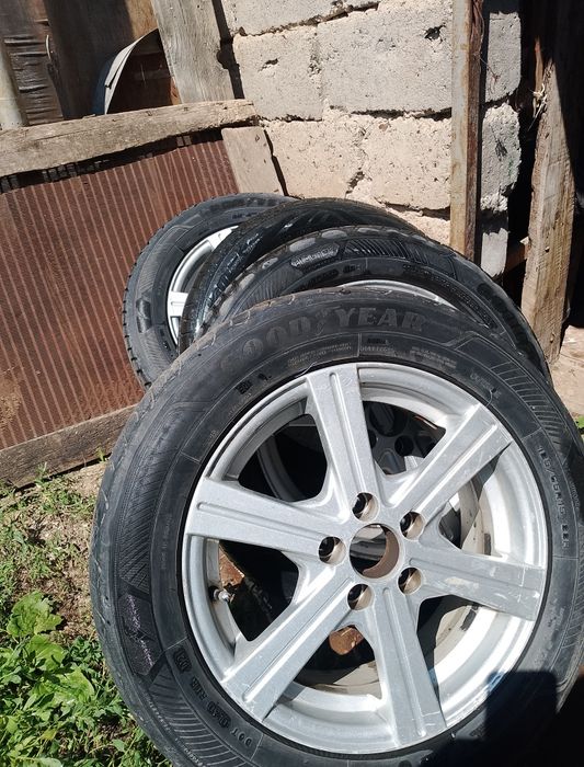 Продам колеса с дисками летняя