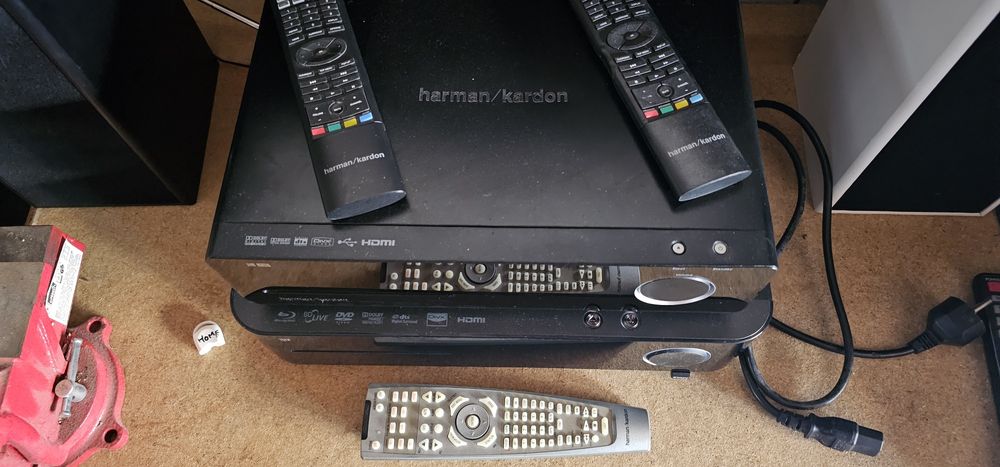 Se vinde pachet amplificatoare HK + 2 boxe Auna aproape nou.