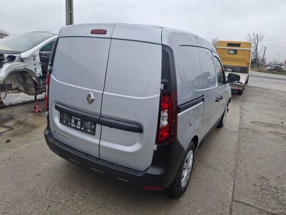 Dezmembrez Renault Express 1.5 Blue dCi an 2023 35.000 km