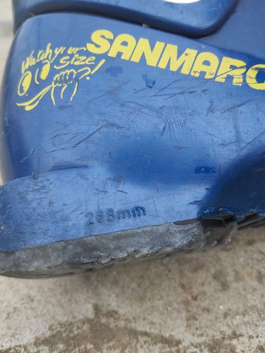 Детски ски и обувки и щеки