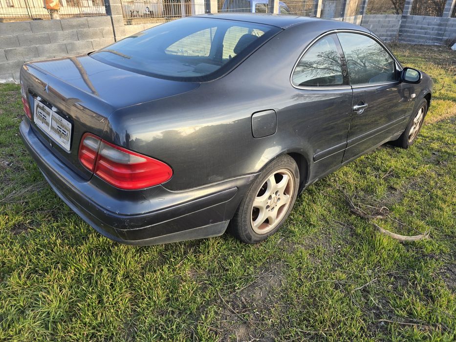 Продавам мерцедес цлк на части