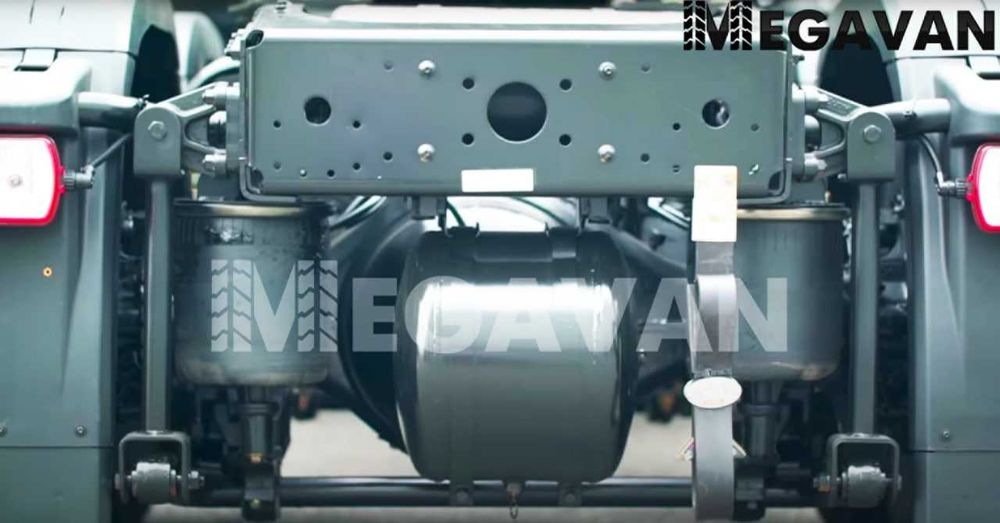 2026  Тягач FAW JH6 CNG 6х4 на метане на подушках в наличии