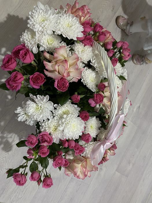 цветочная композиция в корзине