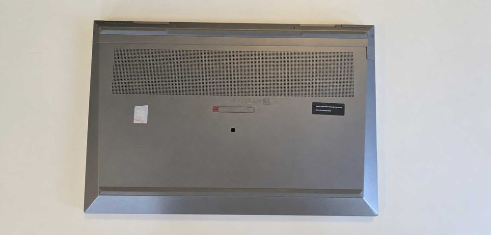 Laptop HP ZBook Fury G8 – Performanță de Top, Intel Core i7, 32GB RAM, Workstation Profesional
