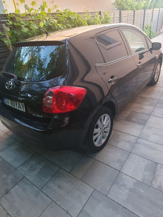 Autoturism TOYOTA AURIS