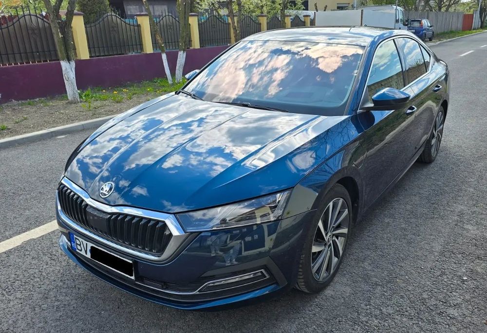 Skoda Octavia plug in hybrid, 204 CP, Ventilatie, Masaj, Head Up Display, Camera, 18