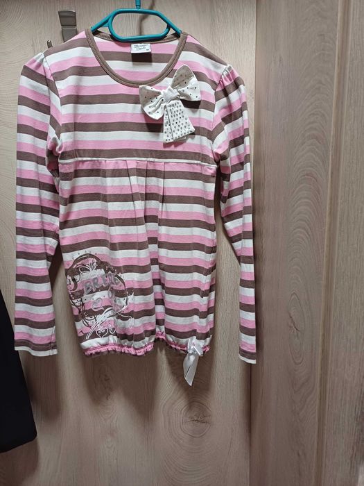 Продавам детска блуза за момиче