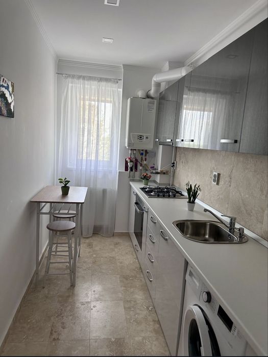 Inchiriez Apartament cu 2 camere, ca nou, etaj 1