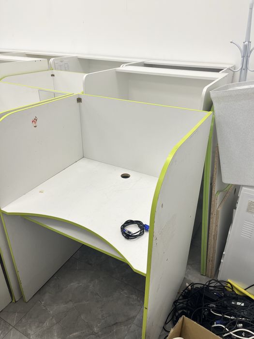 Офисные столы стулья