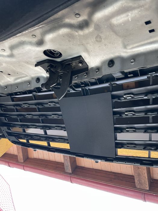 Protectie in grila Distronic Mercedes E-klasse W211 FL 2006-2009