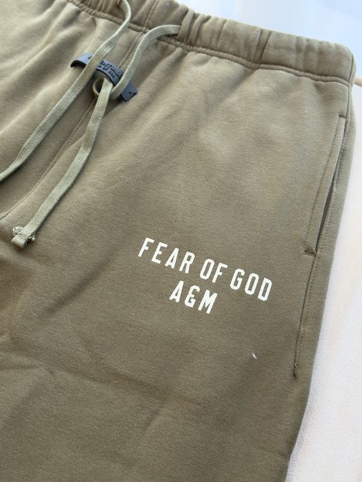 Долнище essentials нови