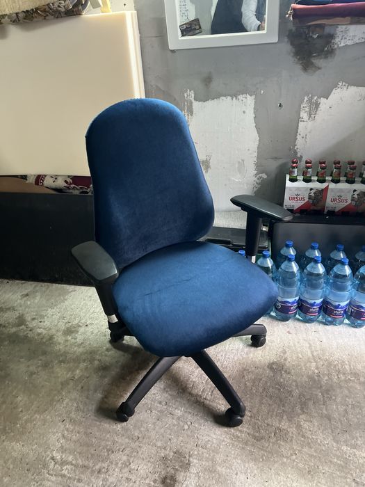 Scaun directorial albastru