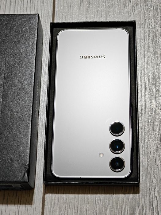 Samsung S24 256 gb Ram 8 5G EAC