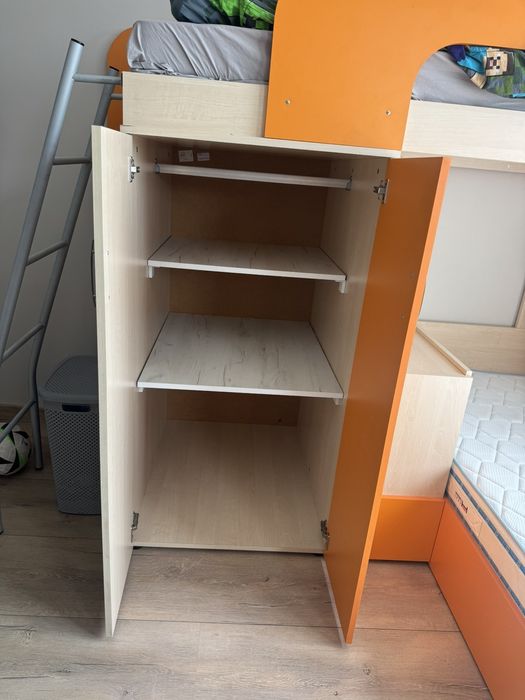 Детско обзавеждане-двуетажно легло,ракла,гардероб и два матрака Нани с подматрачна рамка и повдигащ механизъм