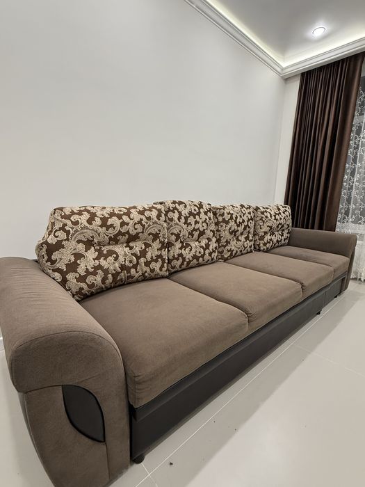 Красивый и мягкий диван