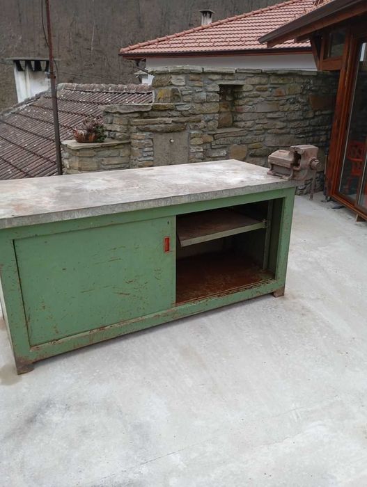 Шлосерска маса с менгеме