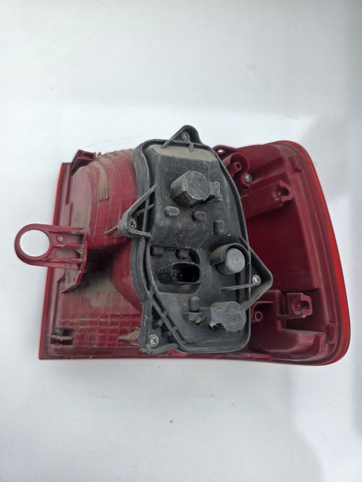 Ляв външен стоп Vw Touran 1T3