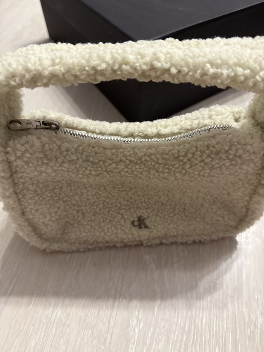Чисто нова mini оригинална чанта на Calvin Klein