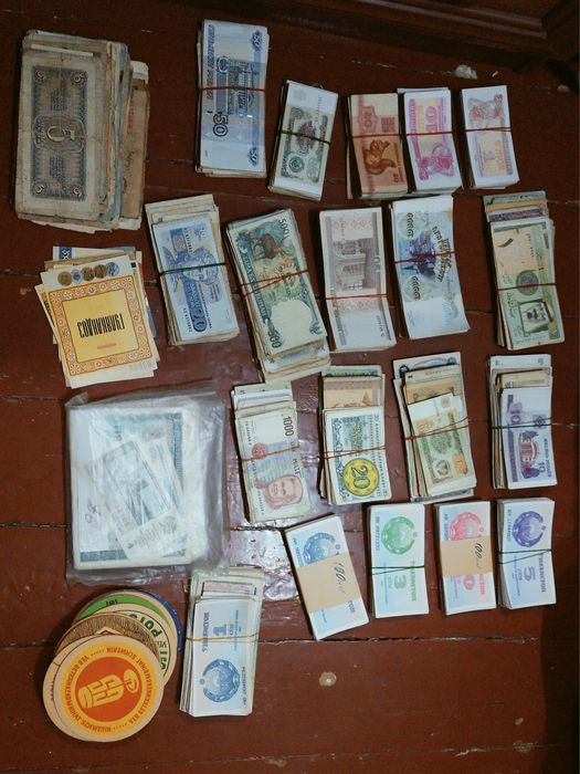 Бумажные банкноты. 2110 штук