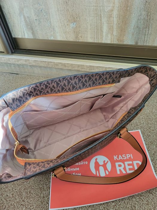 Michael Kors новый.