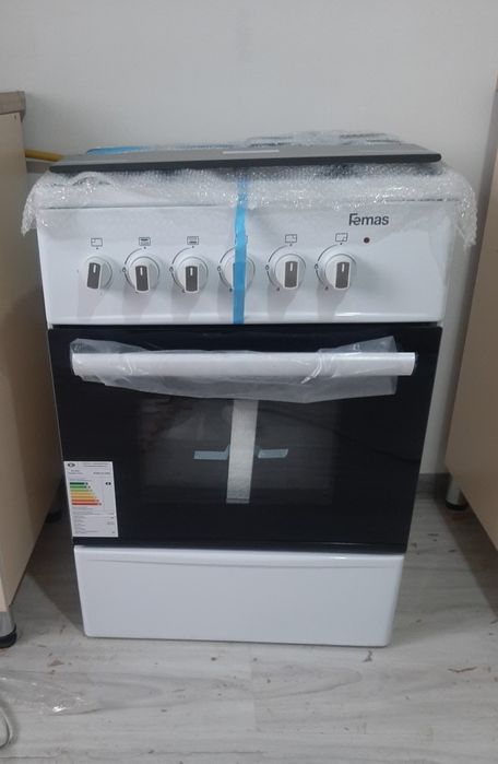 Продаю новый газ плиту  с вытачкой за 400$ состоянии новый