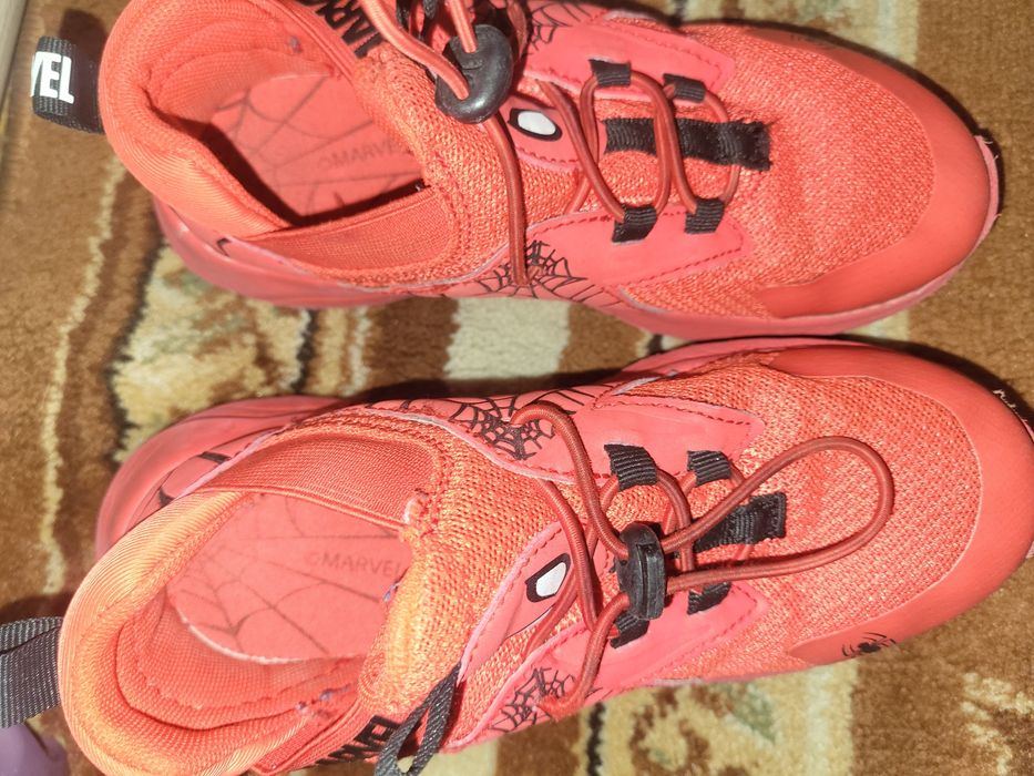 Детски затворени обувки за момче