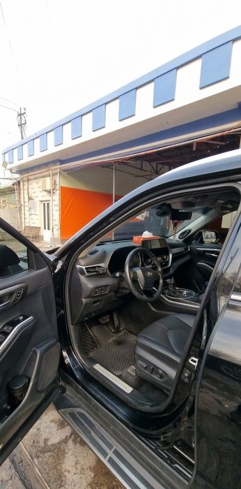 Toyota Highlander Limited E-Four Hybrid