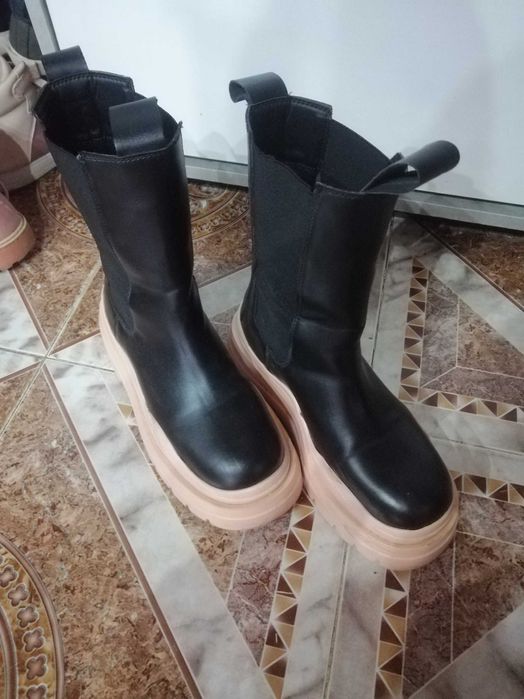 Ghete frumoase de vanzare 38