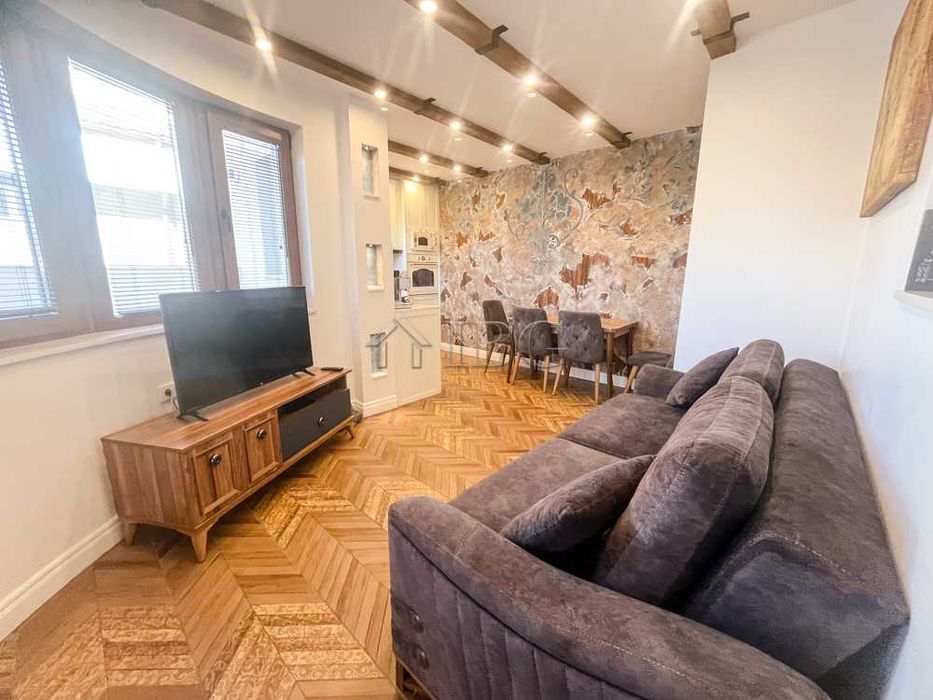 Дава се под наем Двустаен апартамент в Русе, Център - 62 кв.м за 561 € - Снимка #1