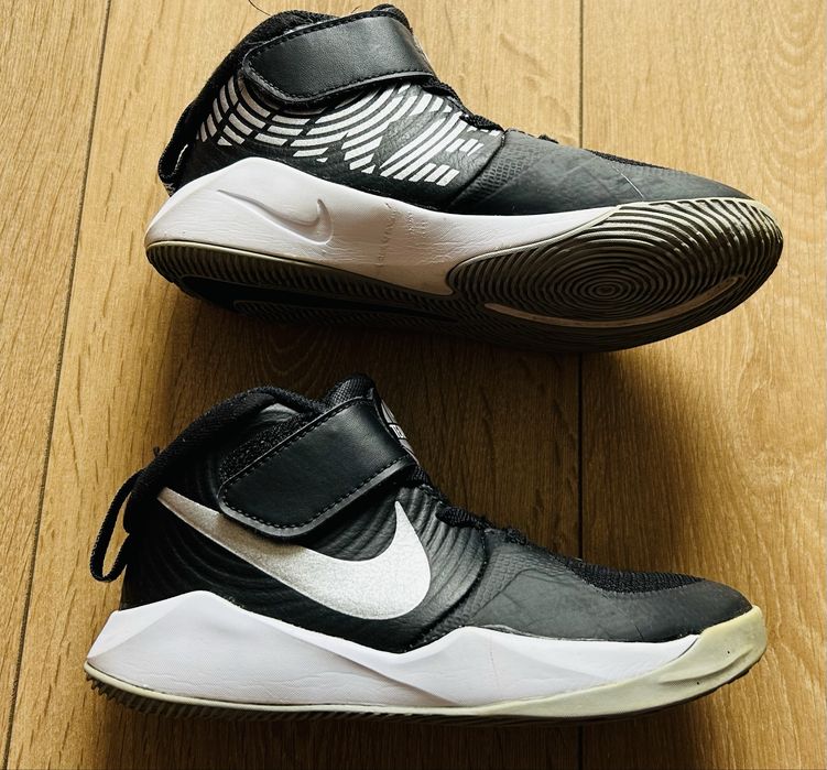 Nike кецове Team Hustle D 9 , номер:30-18,5см- ДОБРО СЪСТОЯНИЕ