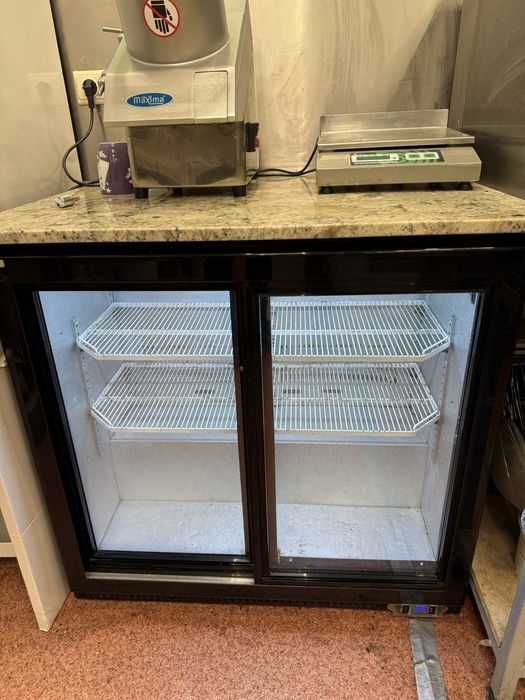 Подбаров хладилник с пицарски плот