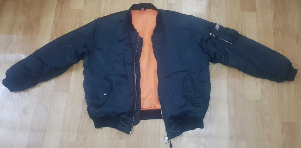 продаю куртку бомбер