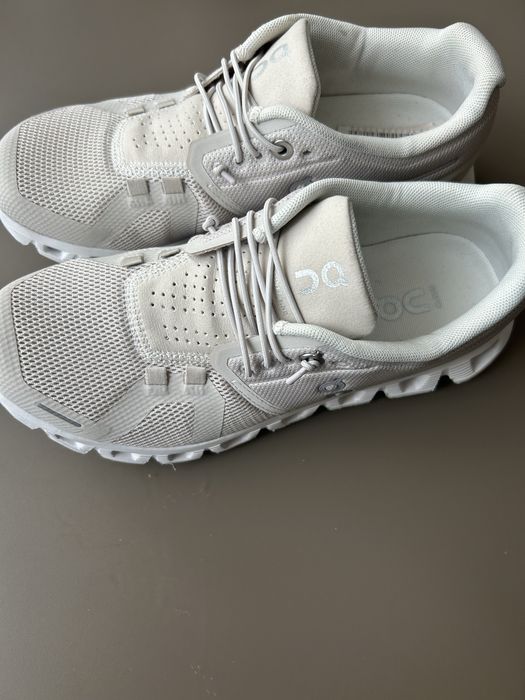 On маратонки в бяло