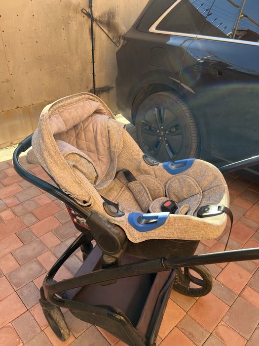 Продам детскую коляску  Carello M60