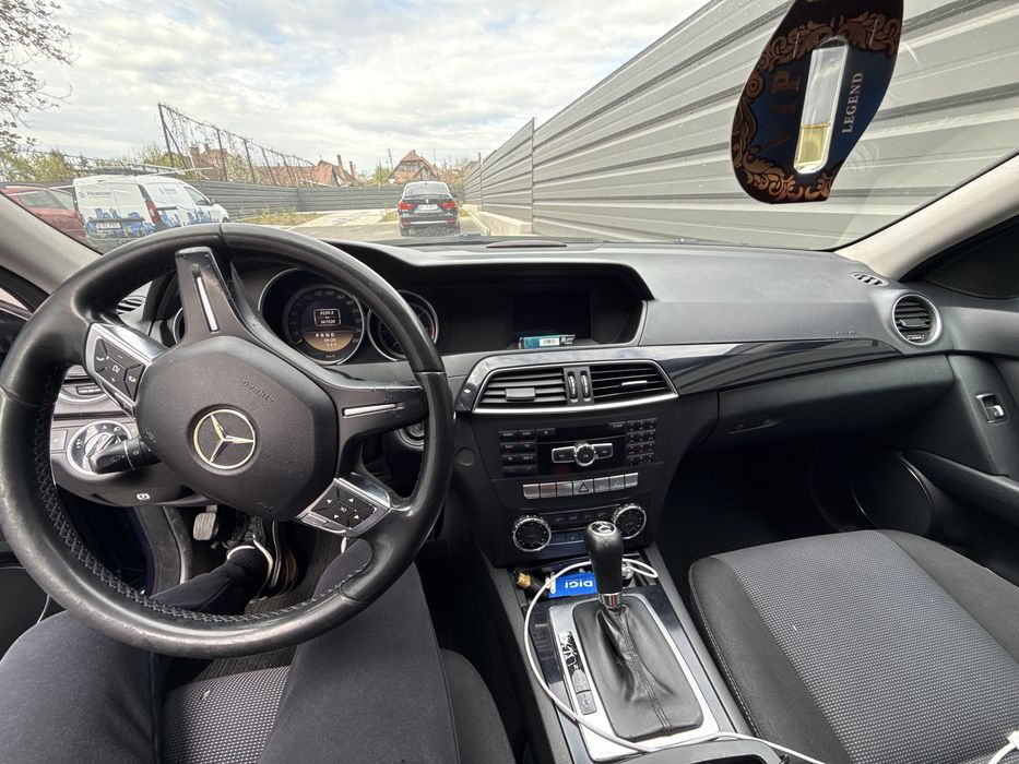 Vand sau schimb Mercedes C 180 2012
