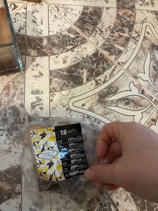 Свещи, свещници, пепелници