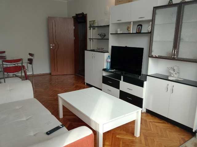 Дава се под наем Тристаен апартамент в Търговище, Център - 74 кв.м за 331.5 € - Снимка #1