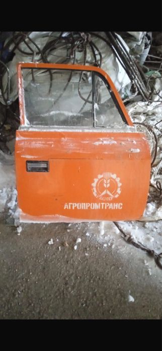 Продам крылья и двери Москвч